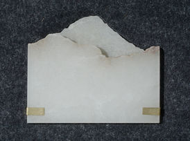 Lutzenberger + Lutzenberger, Bad Wörishofen: Himmel und Erde, Bergsilhouette aus Alabaster